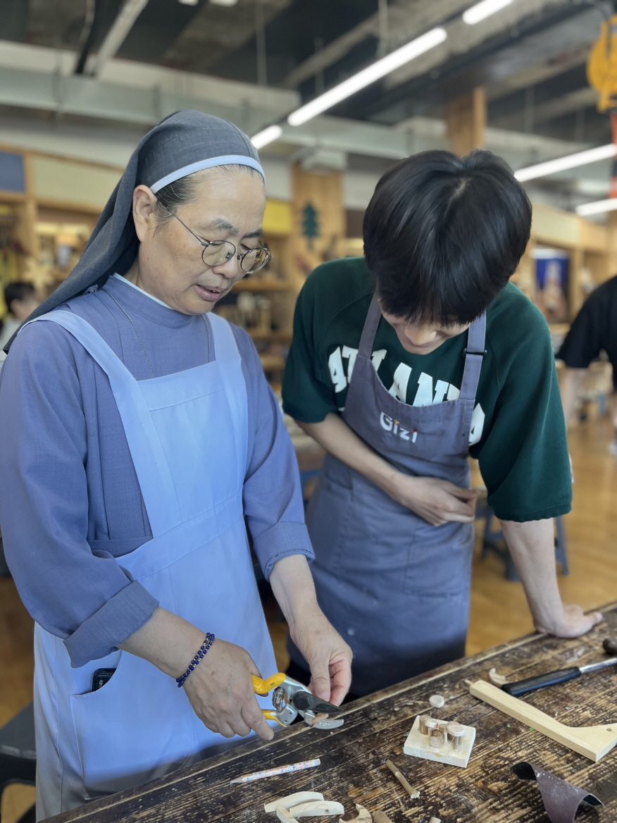 250725 중고등부 목공수업 (18).jpg