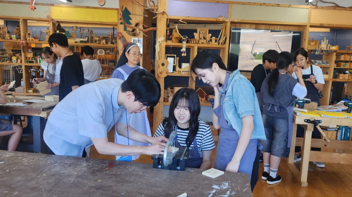 250725 중고등부 목공수업 (6).jpg