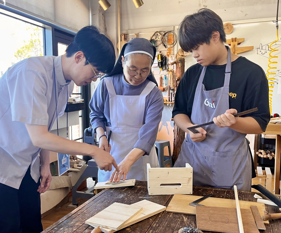 250725 중고등부 목공수업 (22).jpg