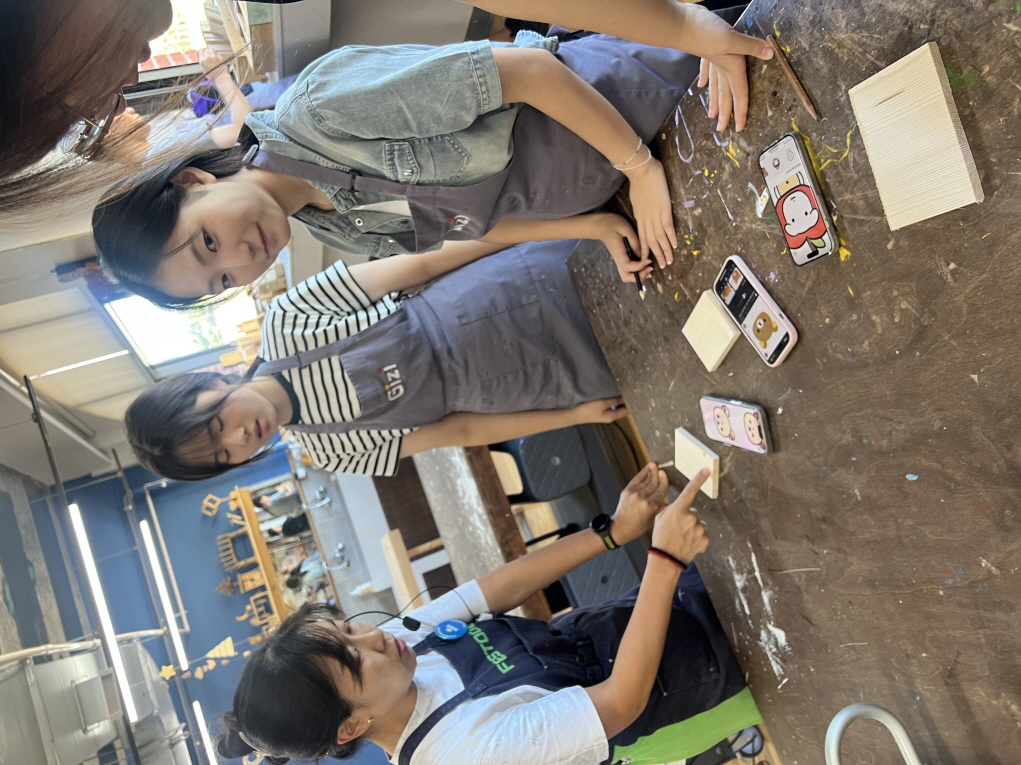 250725 중고등부 목공수업 (10).jpg