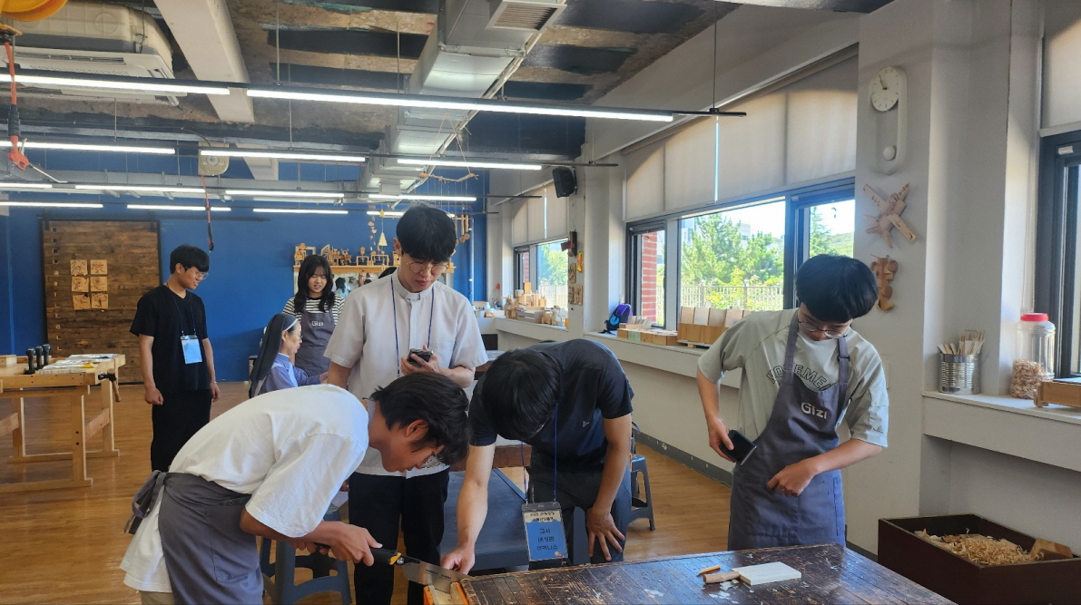 250725 중고등부 목공수업 (5).jpg