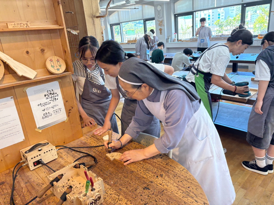 250725 중고등부 목공수업 (3).jpg