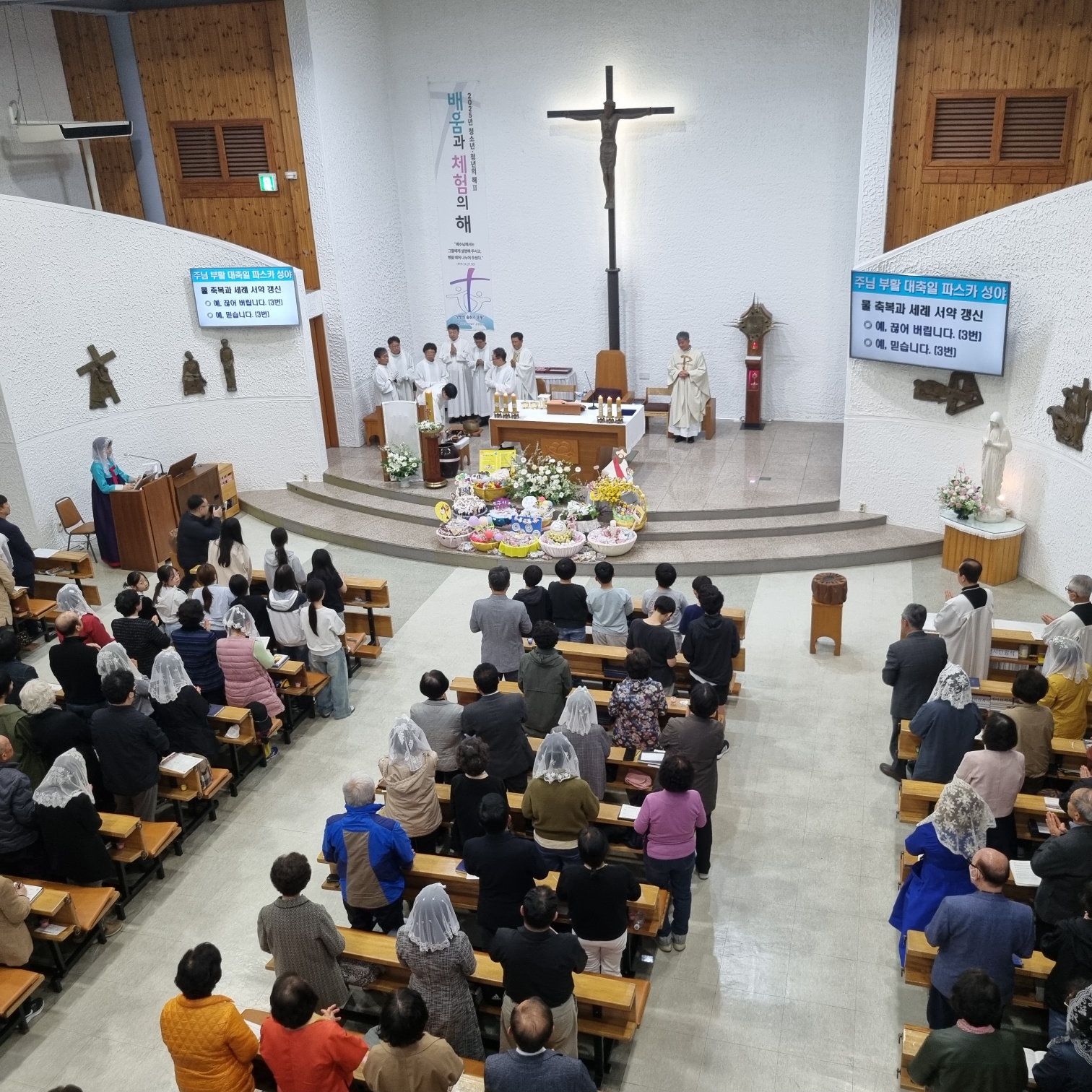 2504119 파스카성야_4성찬전례 (24).jpg