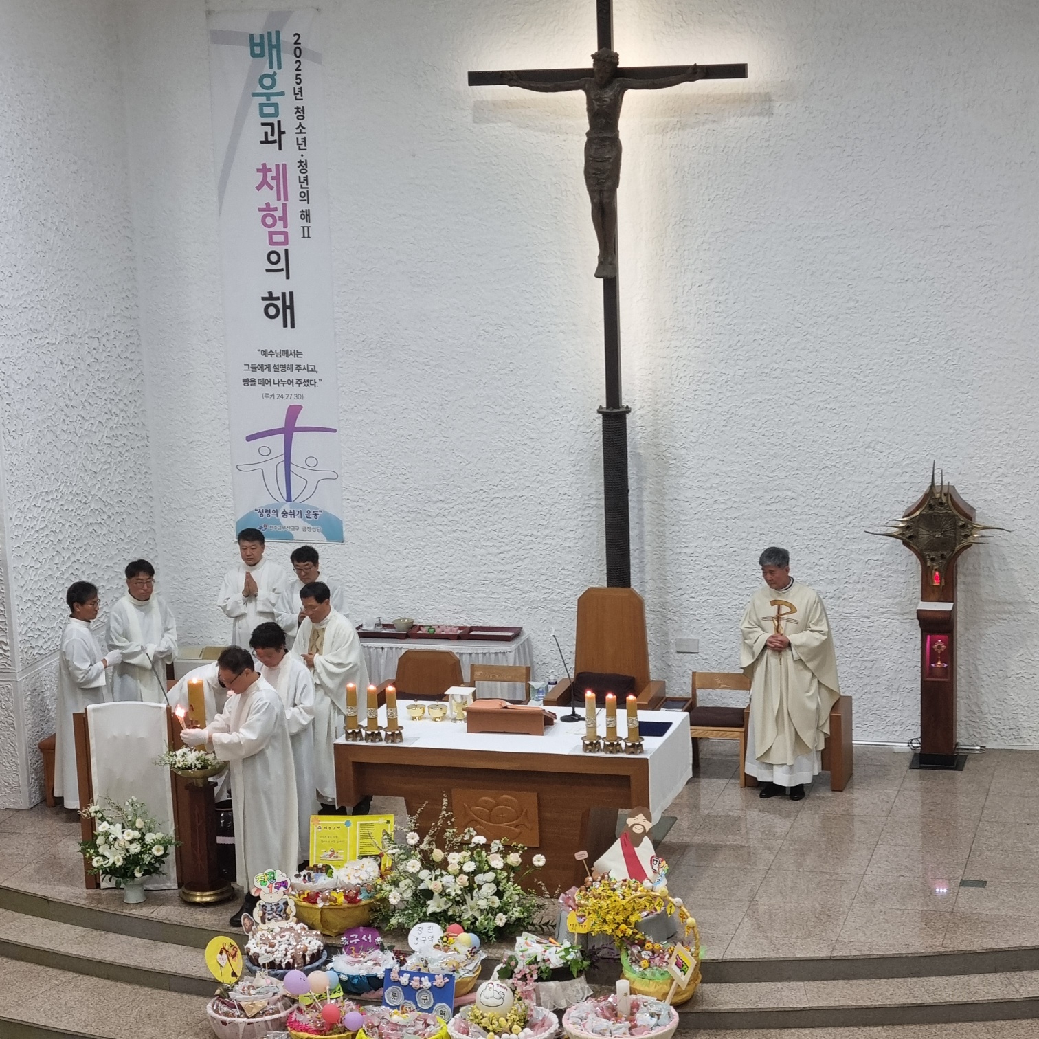 2504119 파스카성야_4성찬전례 (25).jpg