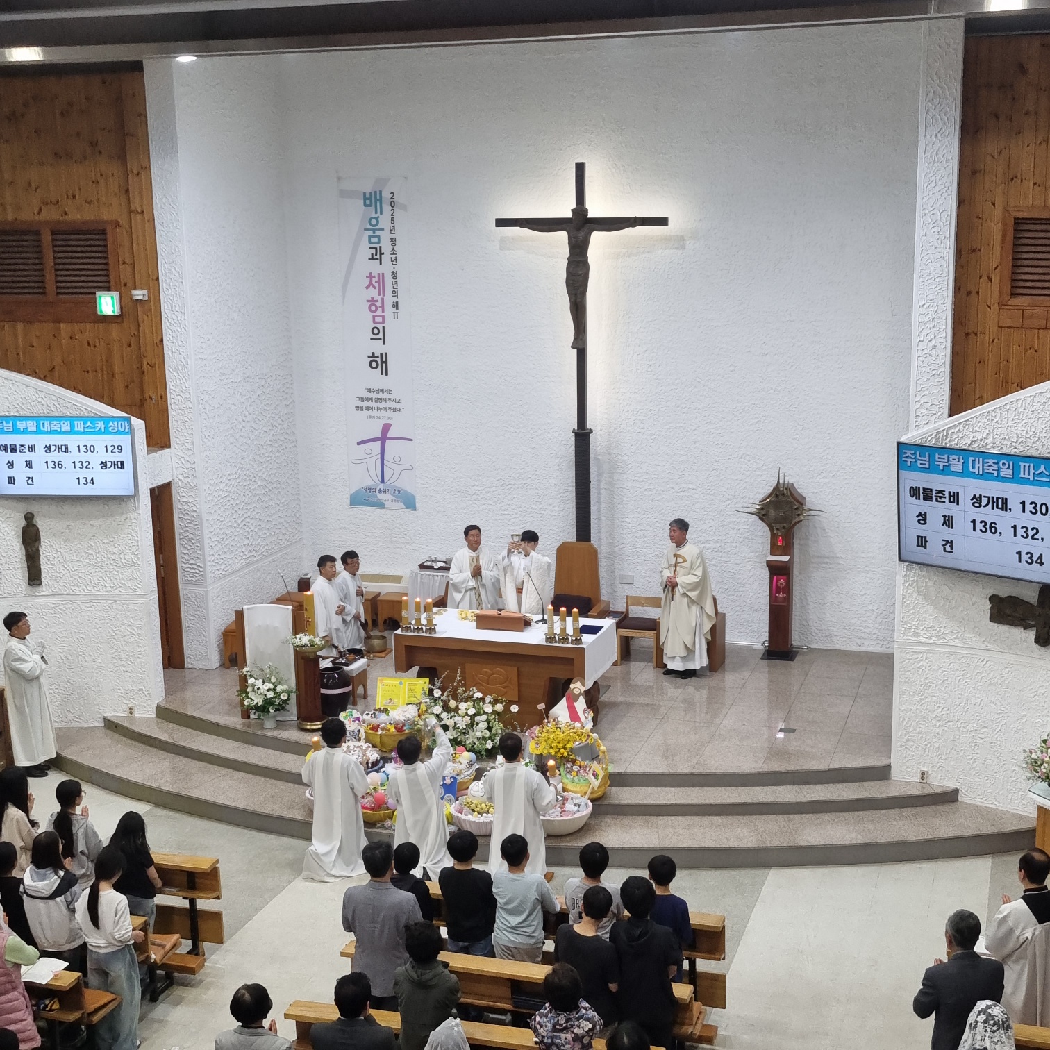 2504119 파스카성야_4성찬전례 (28).jpg