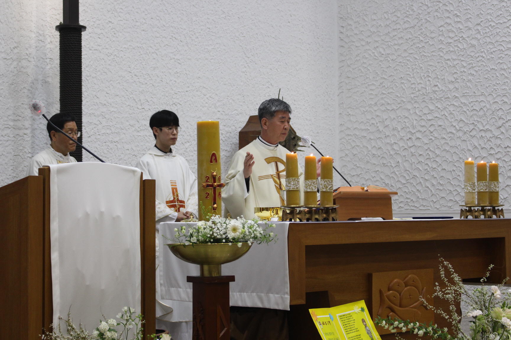 2504119 파스카성야_4성찬전례 (14).JPG