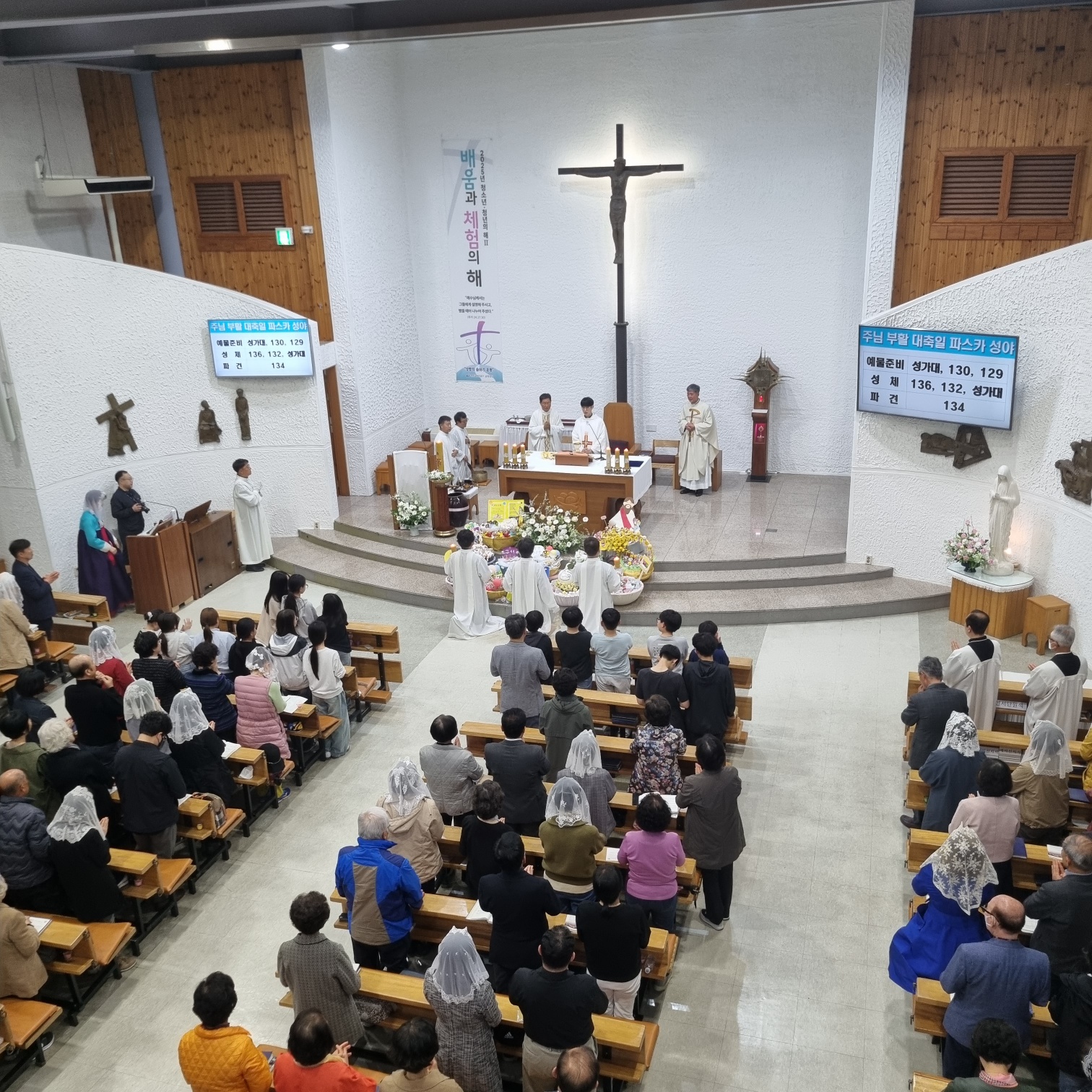 2504119 파스카성야_4성찬전례 (27).jpg