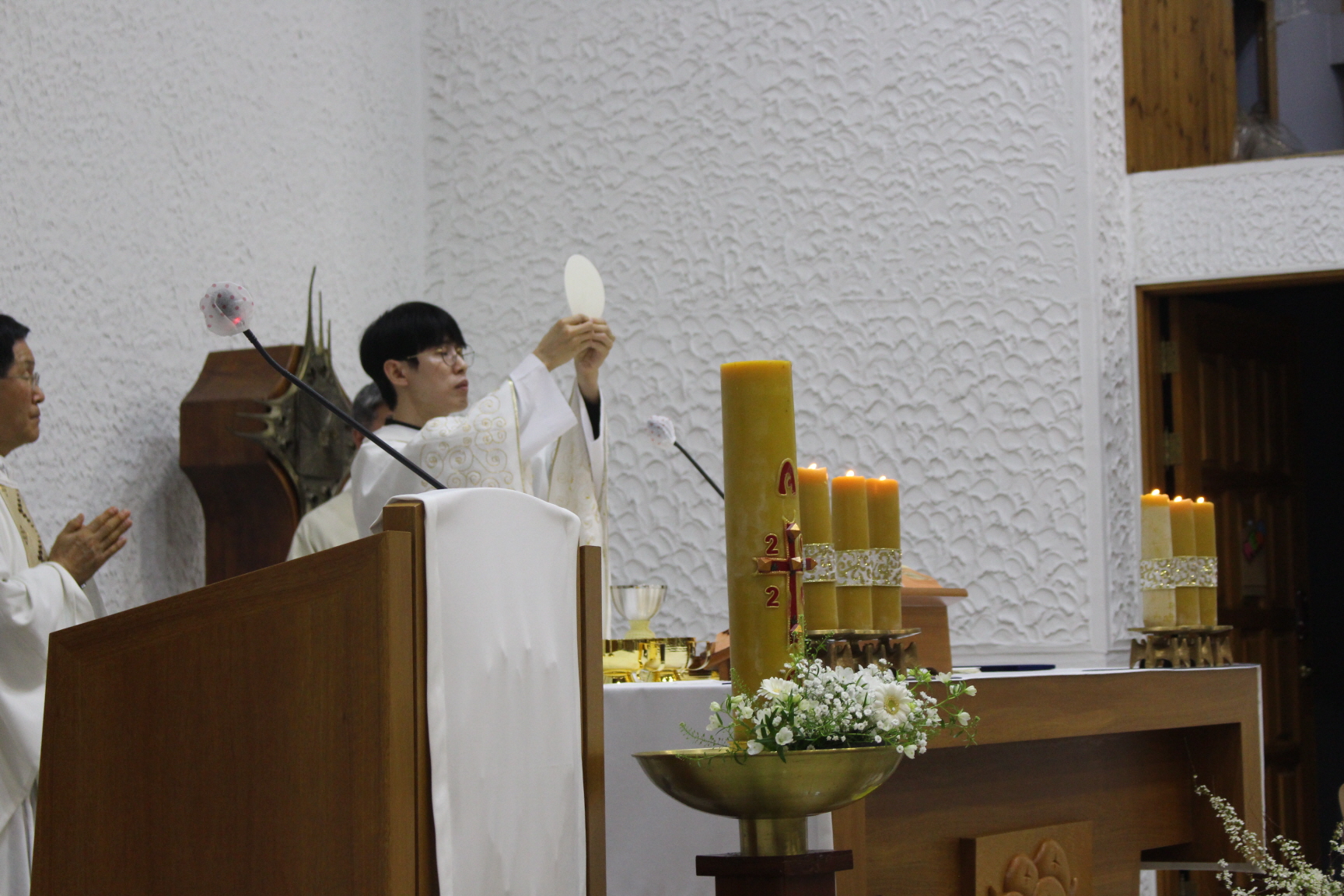 2504119 파스카성야_4성찬전례 (11).JPG