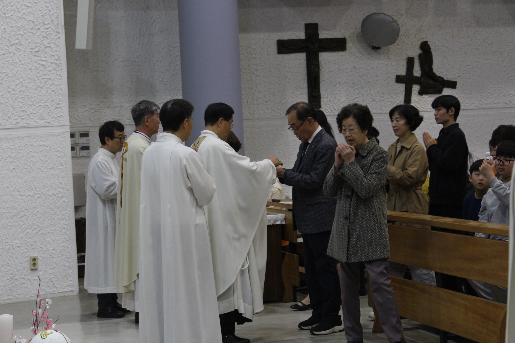 2504119 파스카성야_4성찬전례 (18).JPG