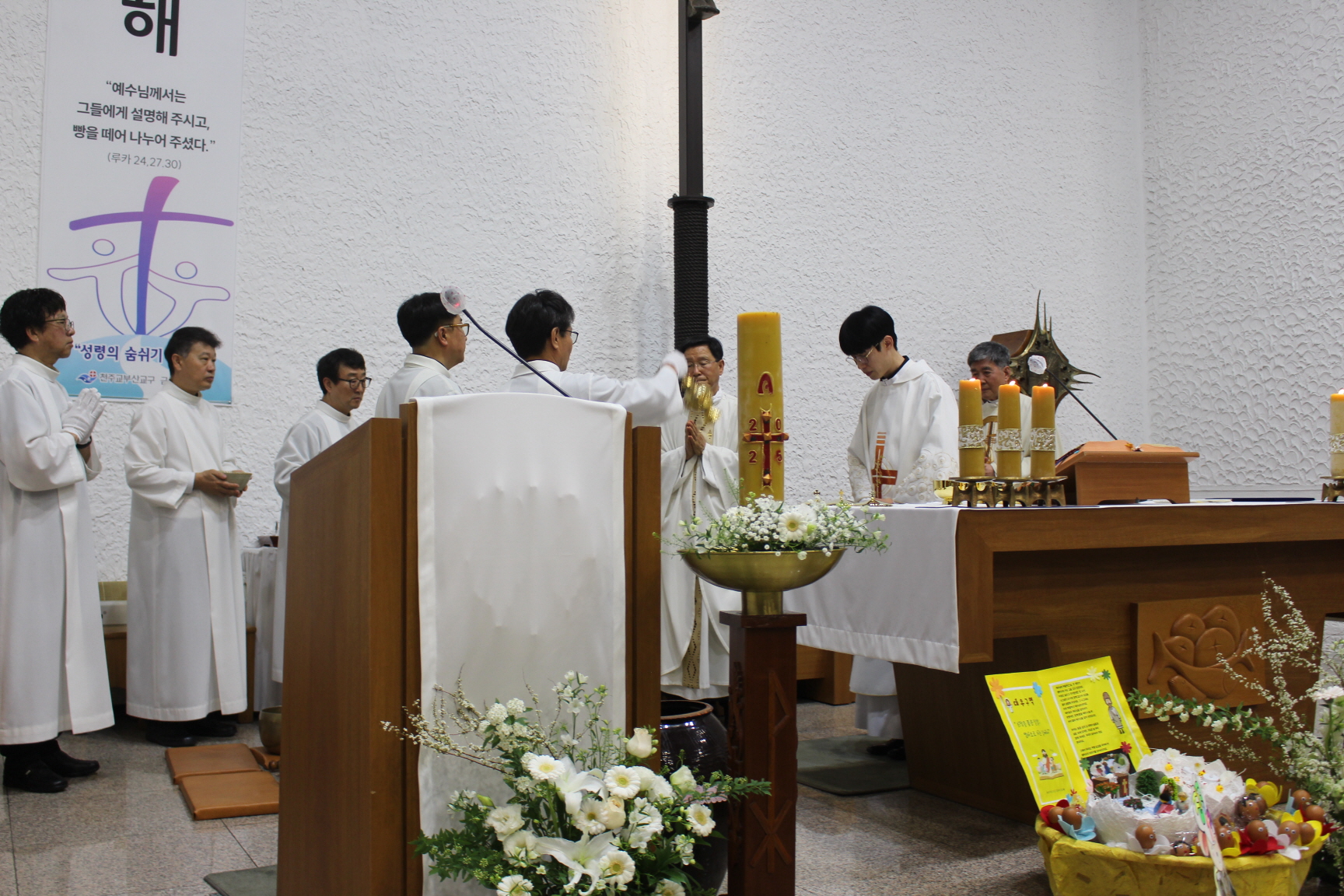 2504119 파스카성야_4성찬전례 (7).JPG