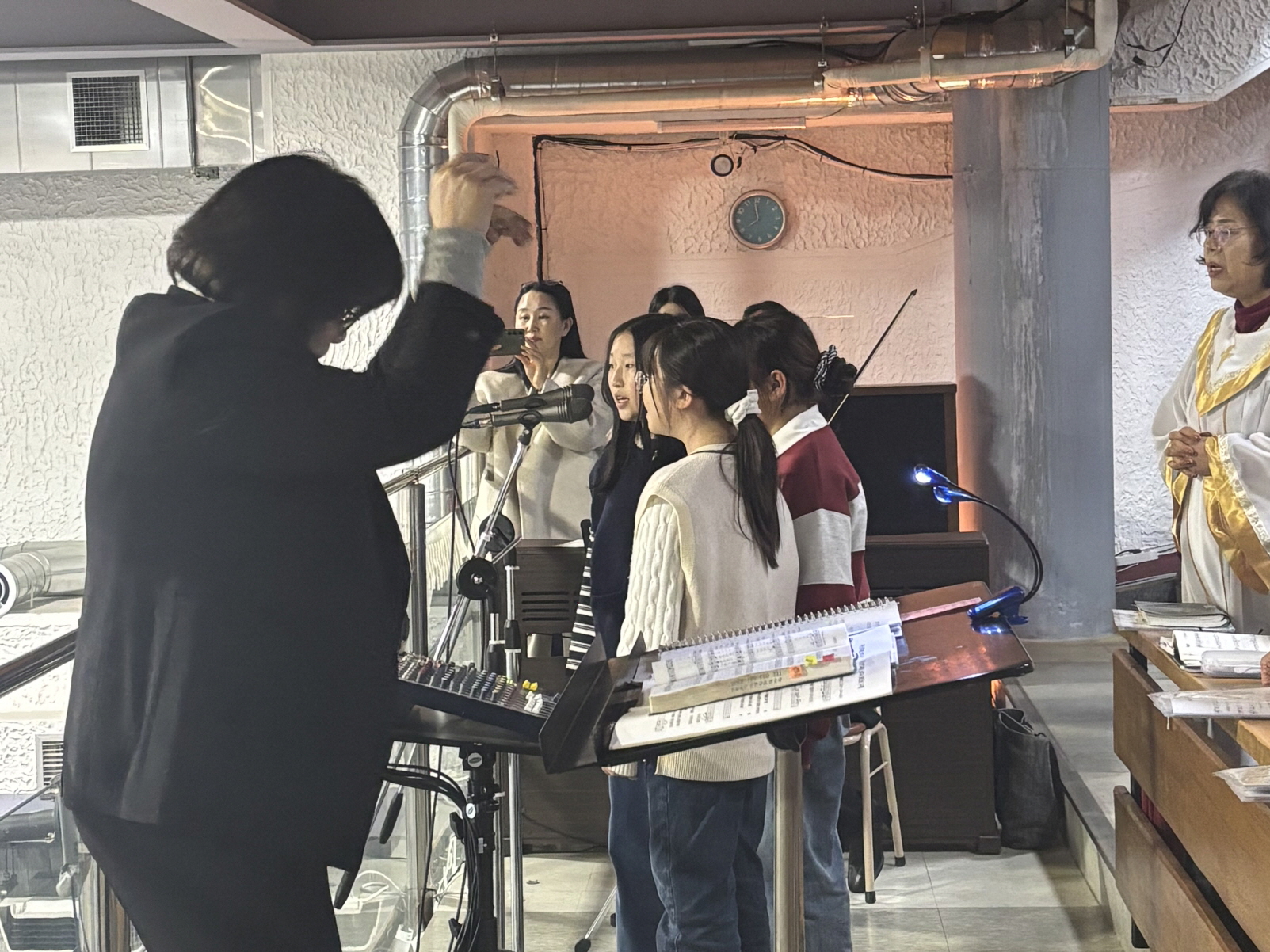 251224 성탄대축일밤미사_성가대 (6).jpg