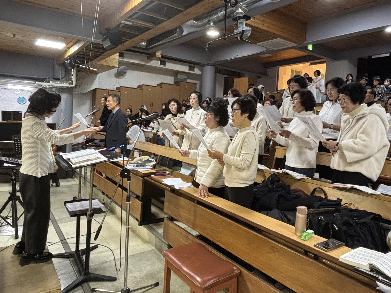 251224 성탄대축일밤미사_성가대 (9).jpg