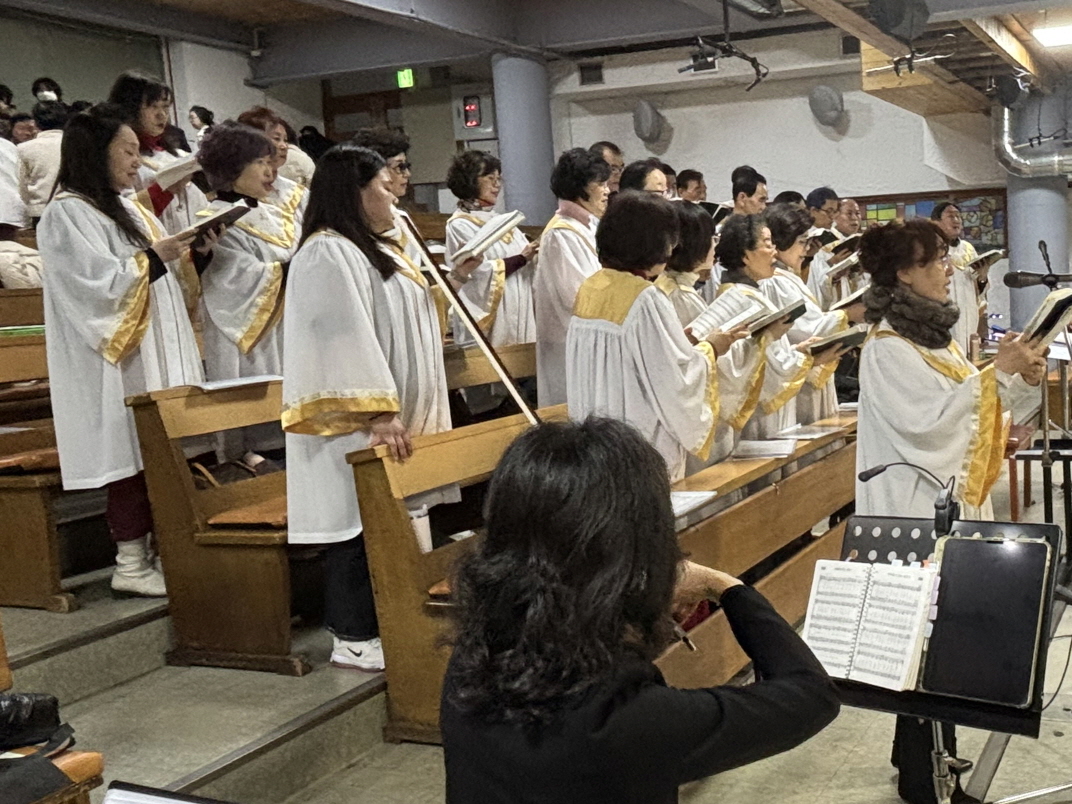 251224 성탄대축일밤미사_성가대 (11).jpg
