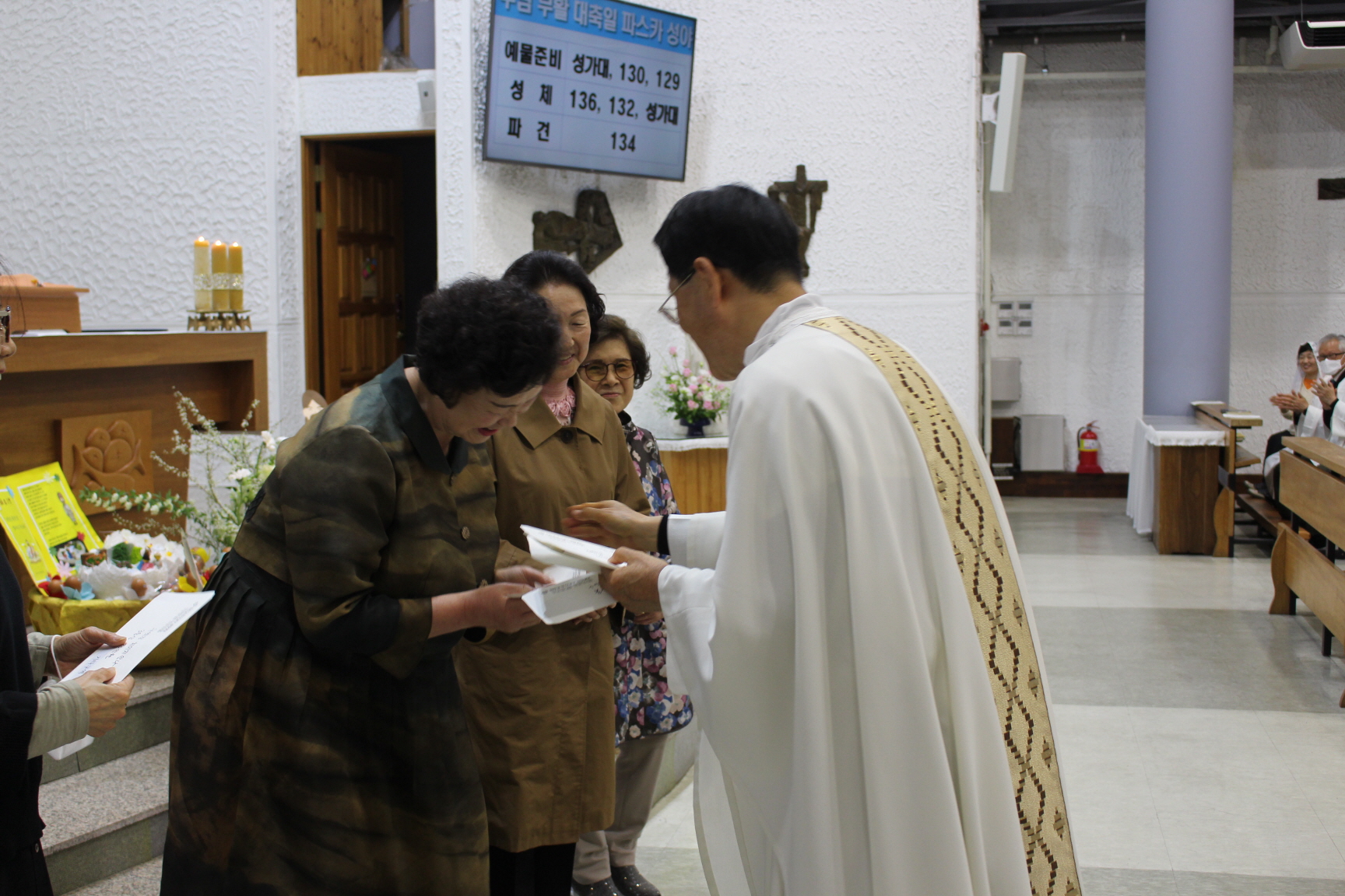 2504119 파스카성야_5부활계란시상식 (5).JPG