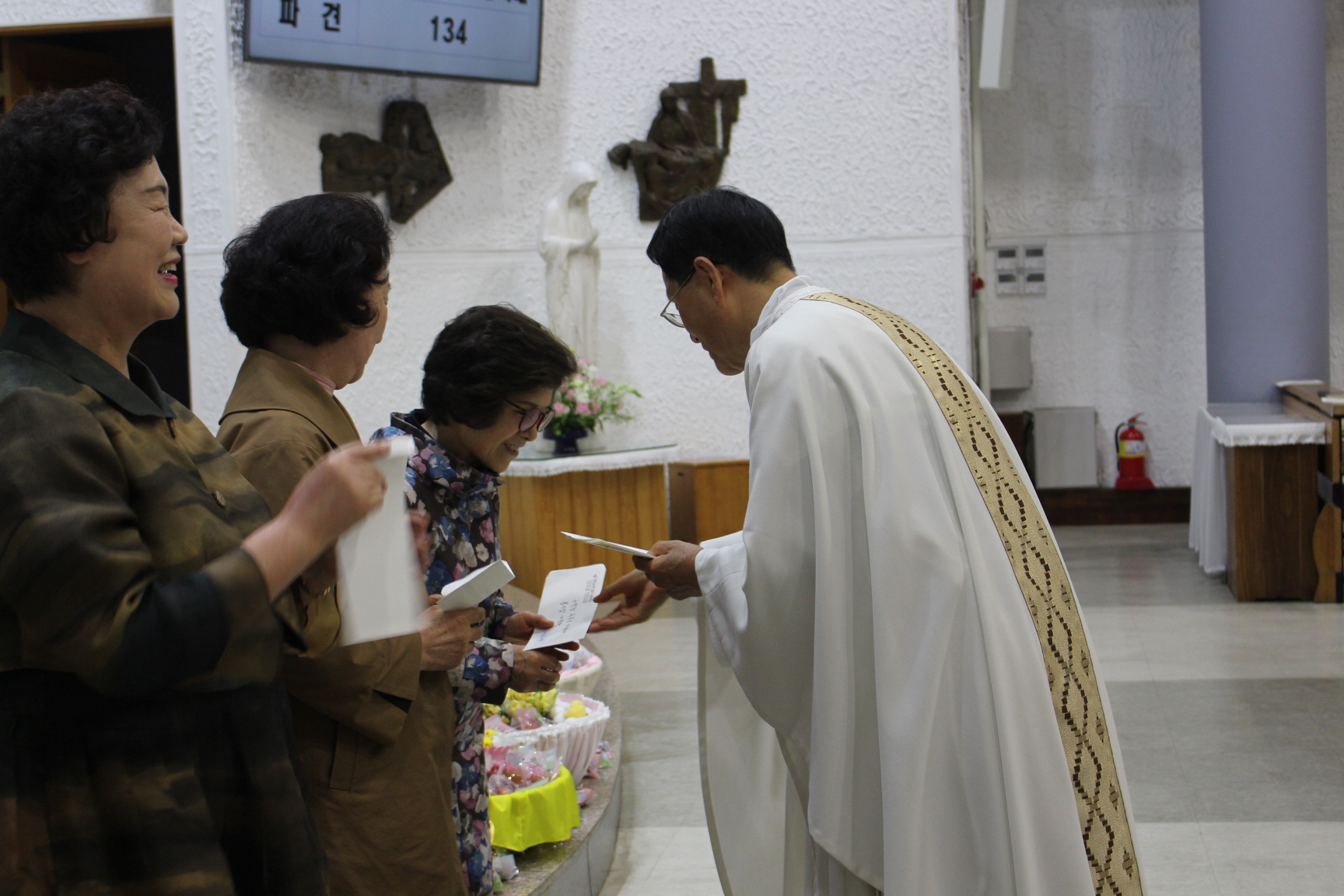 2504119 파스카성야_5부활계란시상식 (7).JPG