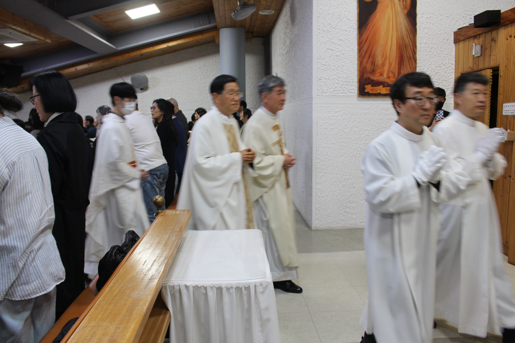 2504119 파스카성야_6행렬퇴장 (5).JPG