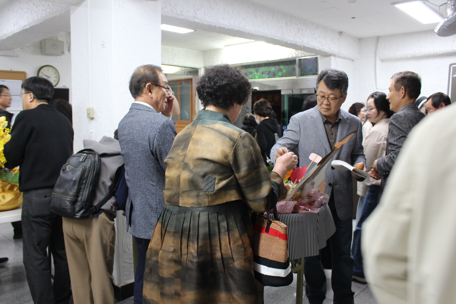 2504119 파스카성야_7미사후 부활계란 (5).JPG