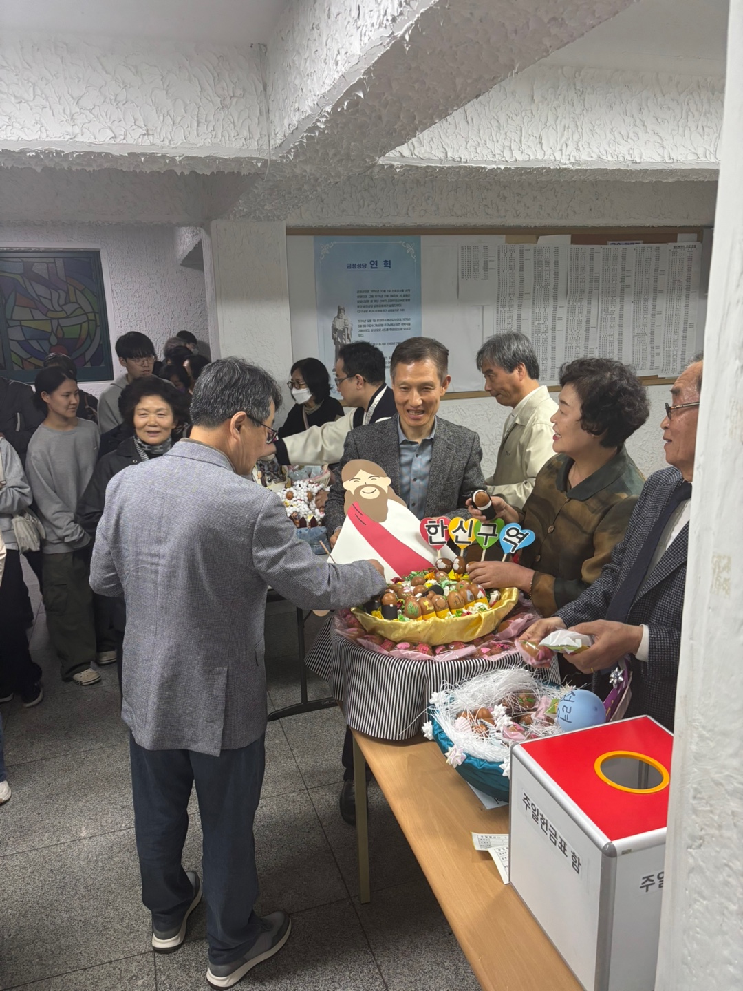 2504119 파스카성야_7미사후 부활계란 (1).jpg