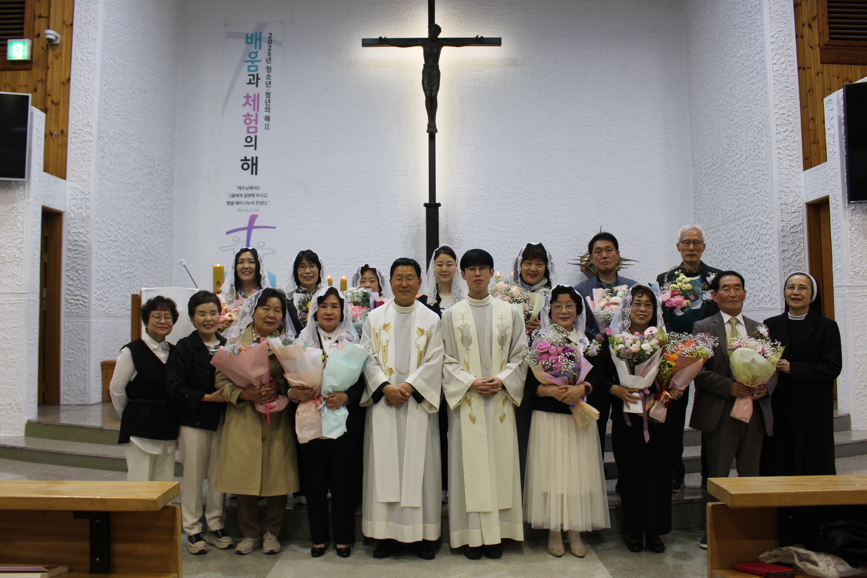 250420 세례식_사진(단체) (5).JPG