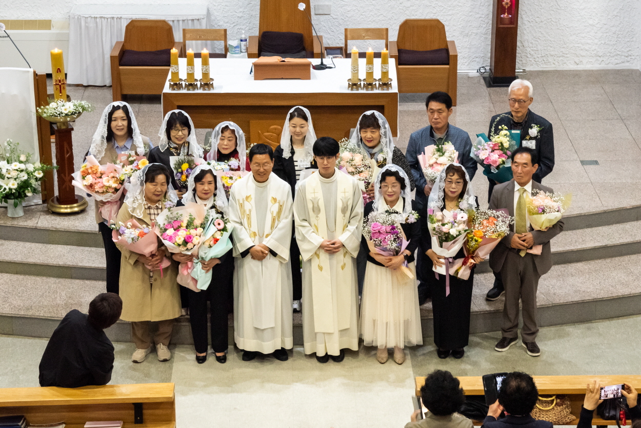 250420 세례식_사진(단체) (2).jpg
