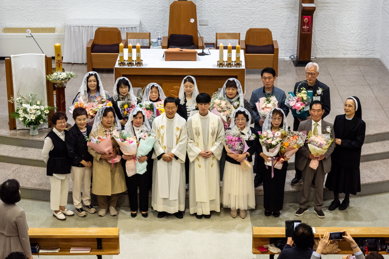 250420 세례식_사진(단체) (1).jpg
