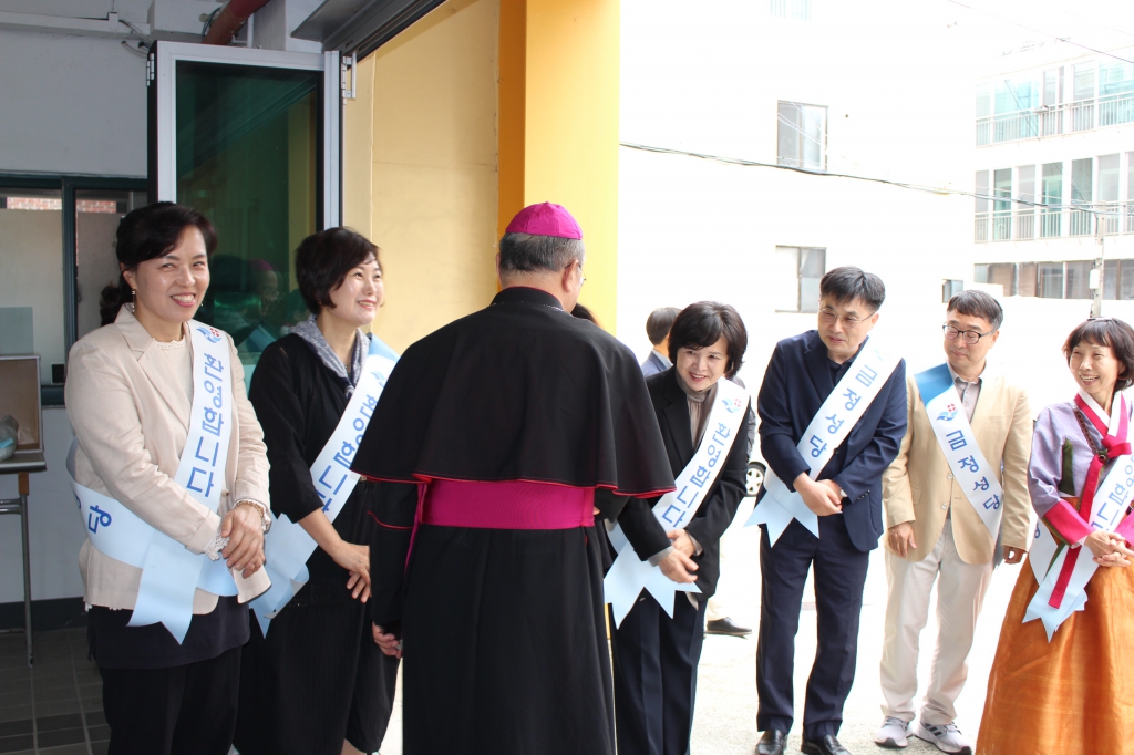 2410274 견진성사 주교님방문 (8).JPG