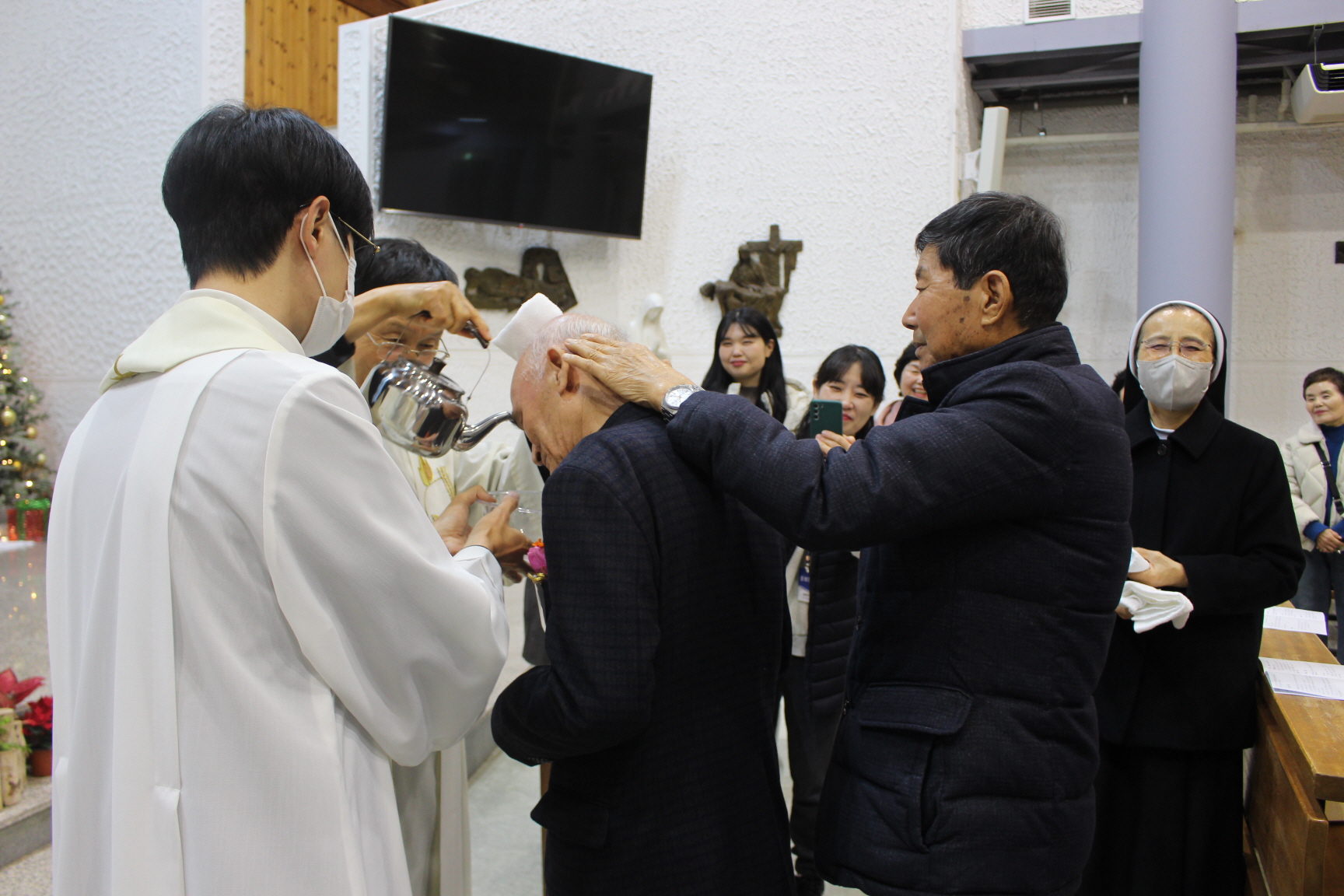 251225 세례식 (22).JPG