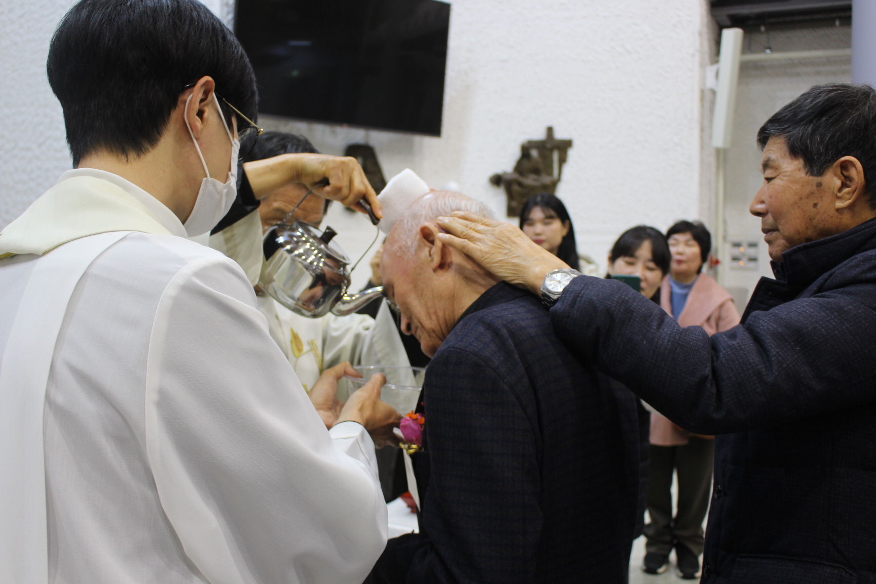 251225 세례식 (23).JPG