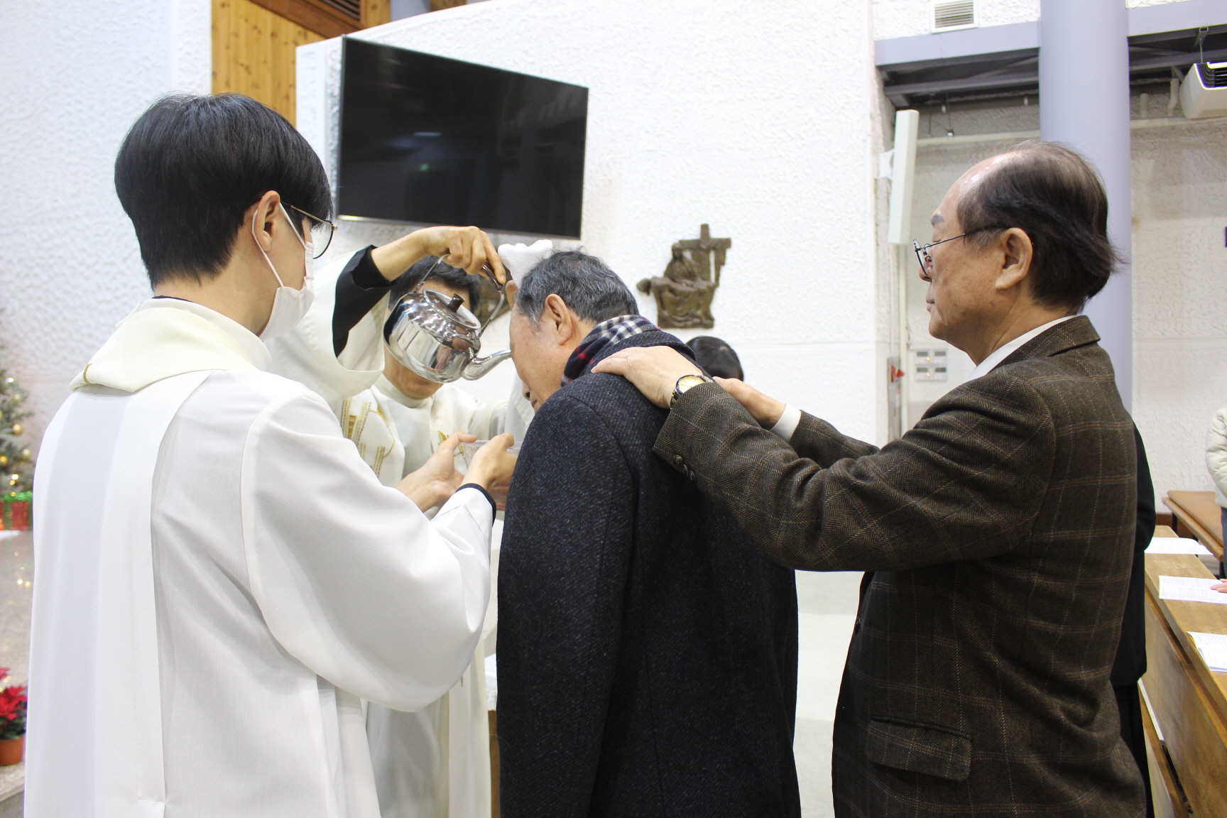 251225 세례식 (28).JPG