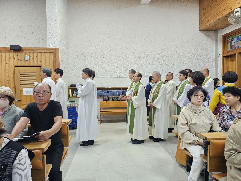 2410274 본당의날 미사 입당 (12).jpg