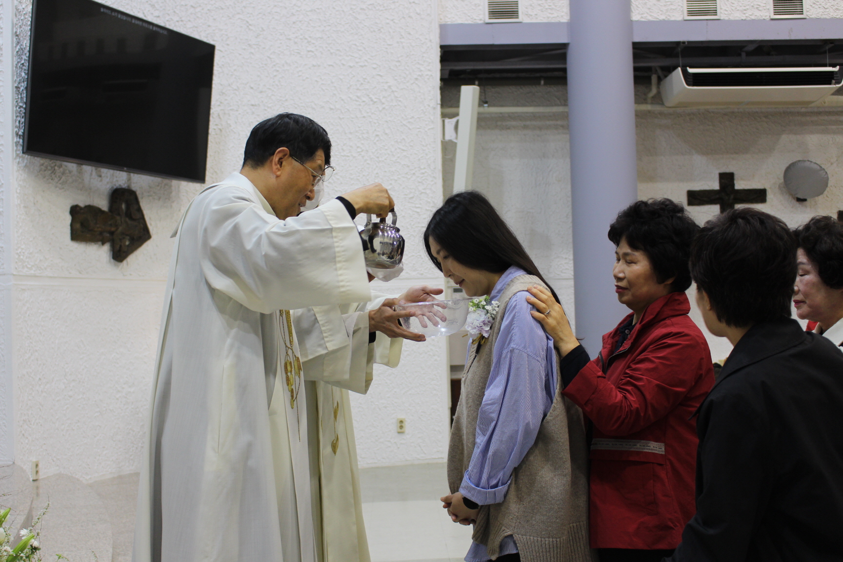 250420 세례식_물세례 (8).JPG