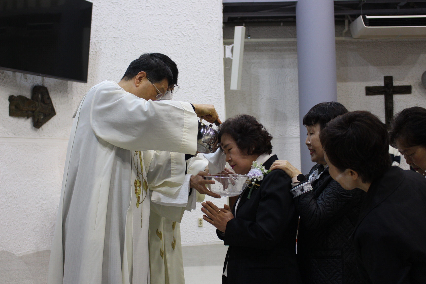 250420 세례식_물세례 (6).JPG
