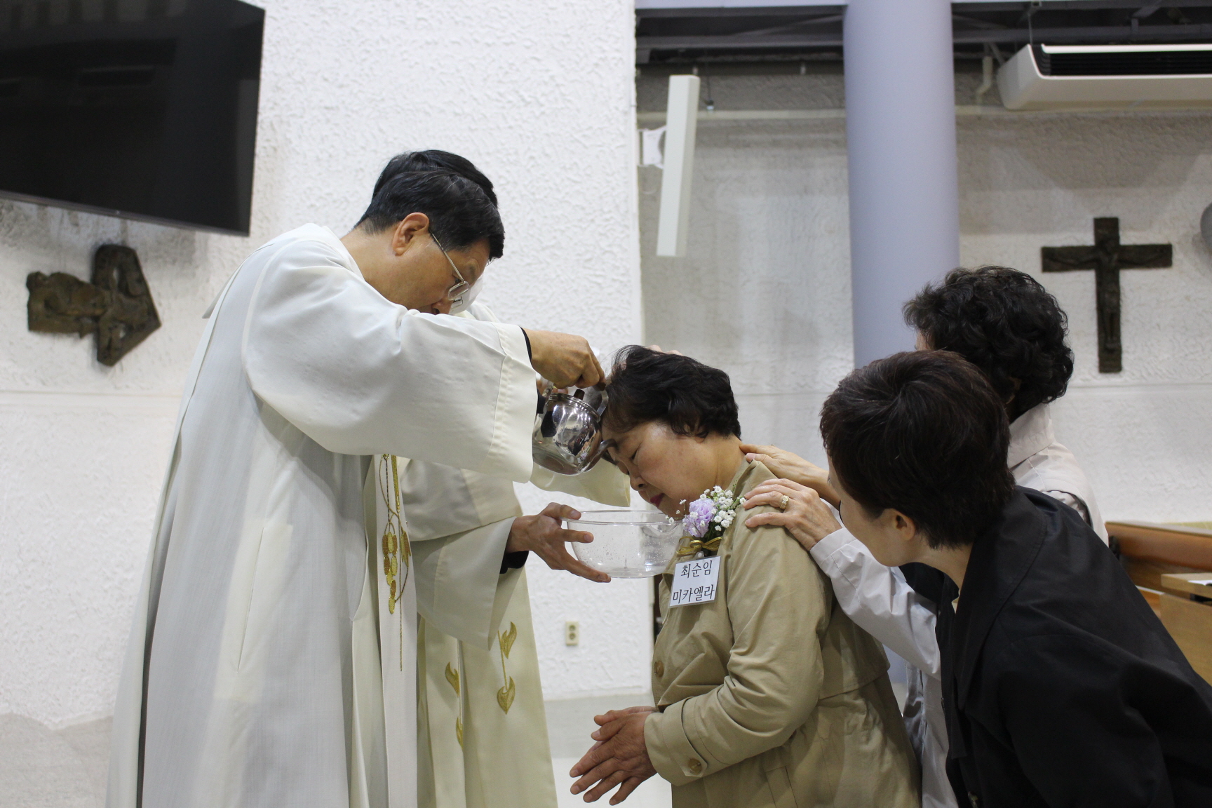 250420 세례식_물세례 (7).JPG