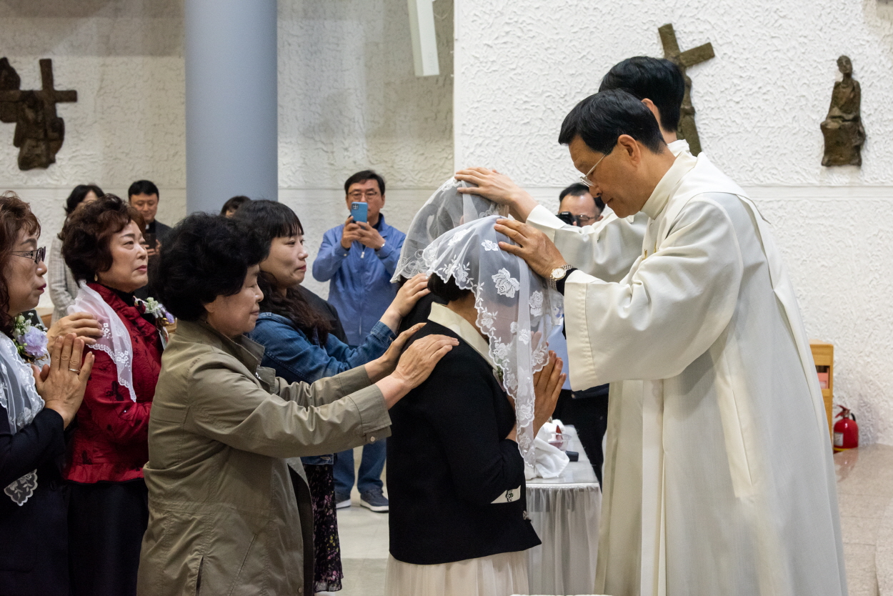 250420 세례식_안수 (2).jpg