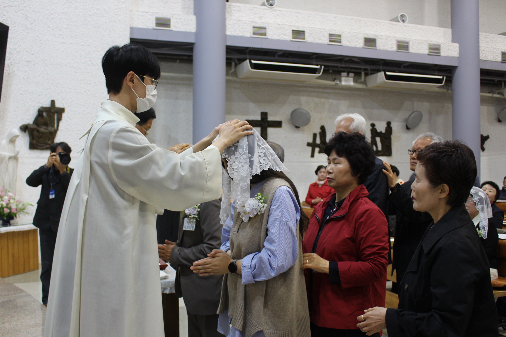 250420 세례식_안수 (1).JPG