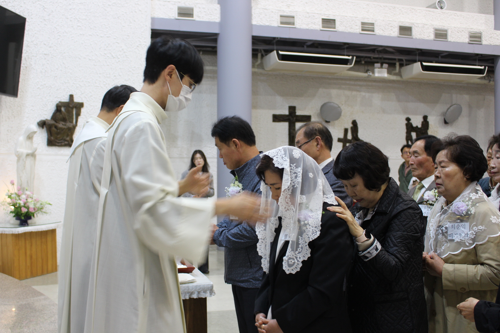 250420 세례식_안수 (11).JPG