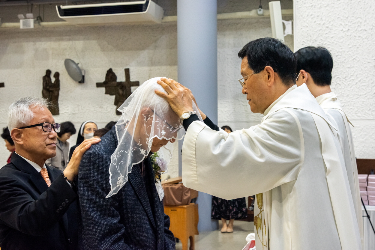 250420 세례식_안수 (7).jpg