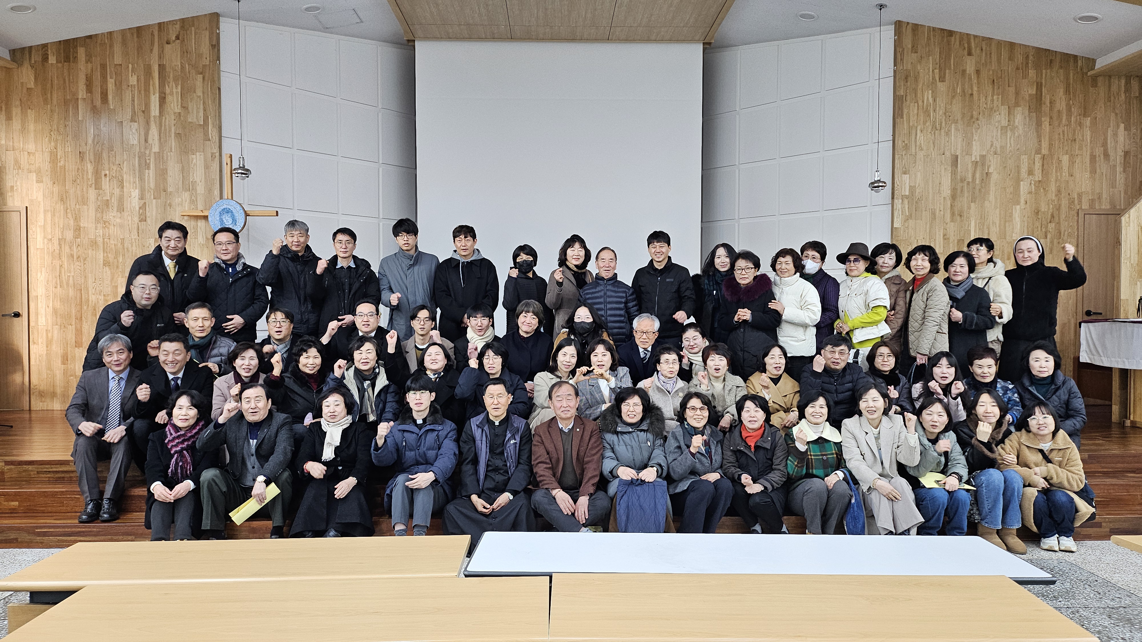 250120_총회 단체사진 (4).jpg