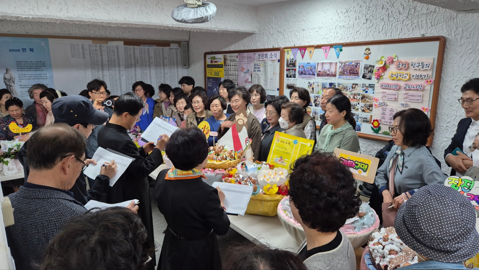 250419 부활계란전시 행사 (25).jpg