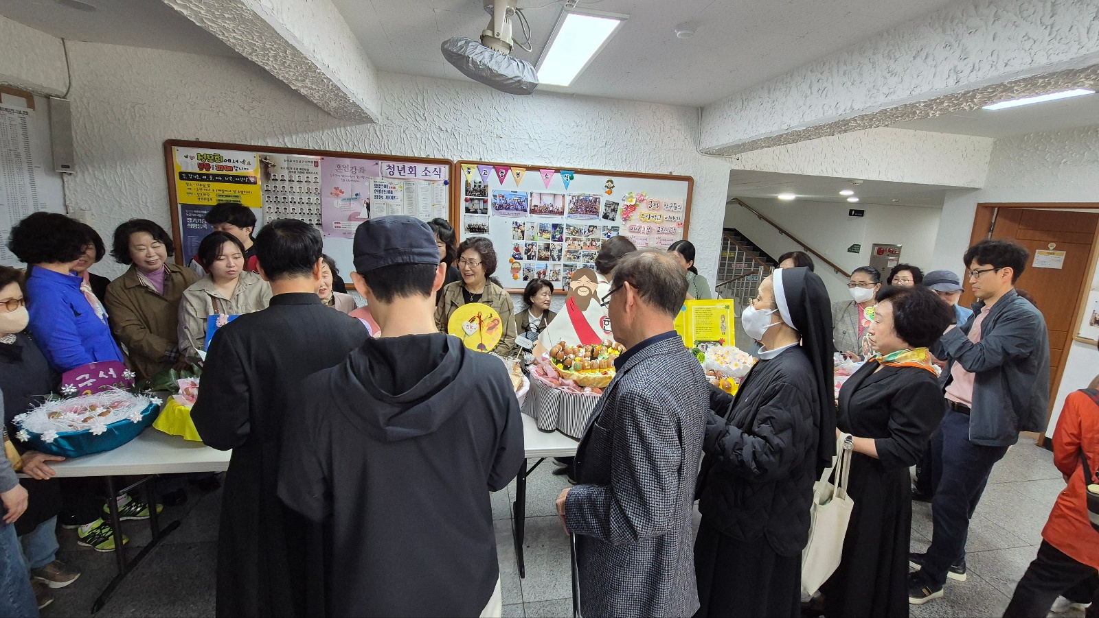 250419 부활계란전시 행사 (24).jpg