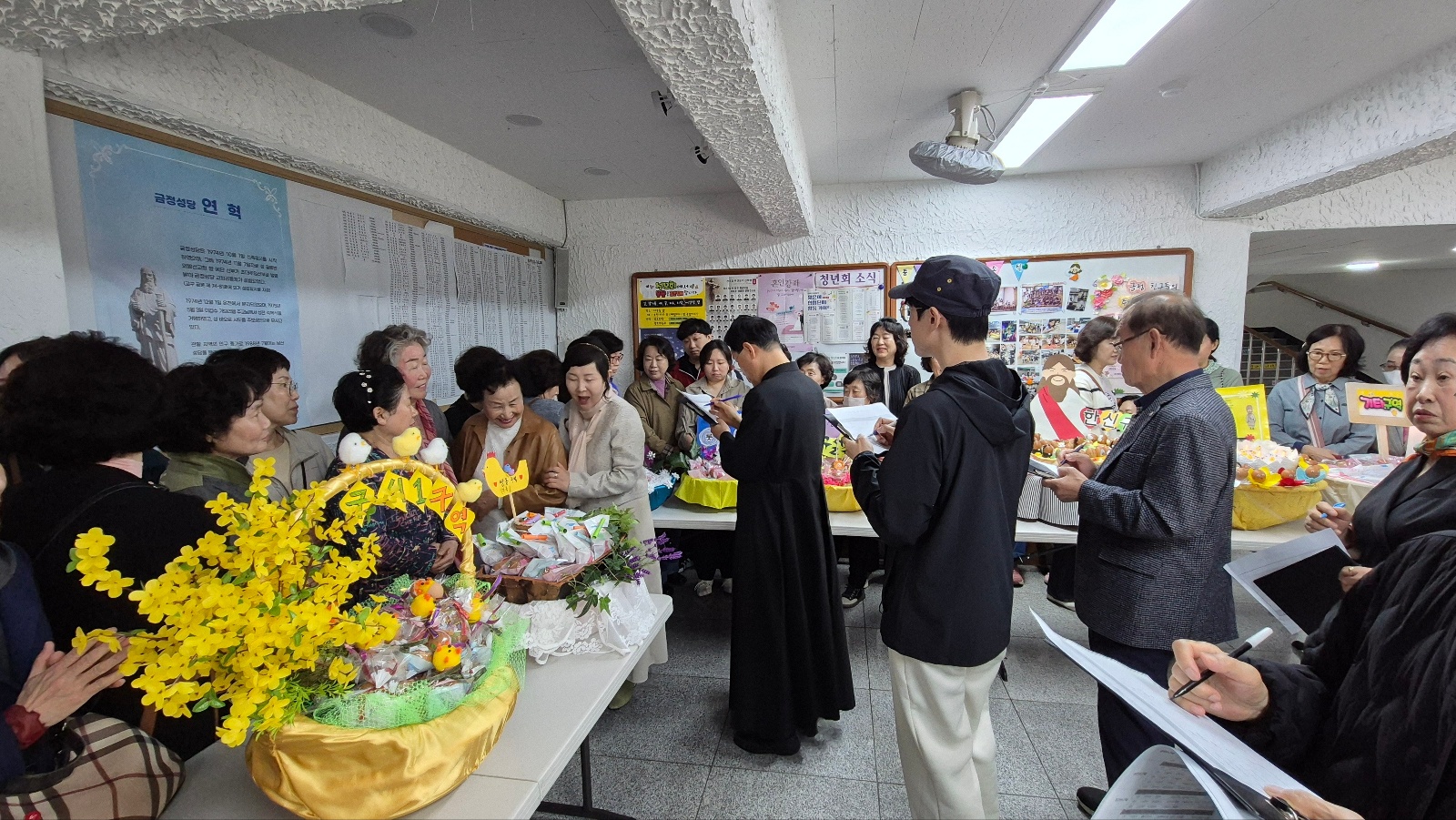 250419 부활계란전시 행사 (23).jpg