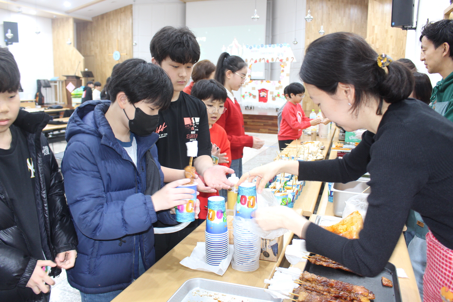 251220 성탄제_은총시장 (6).JPG