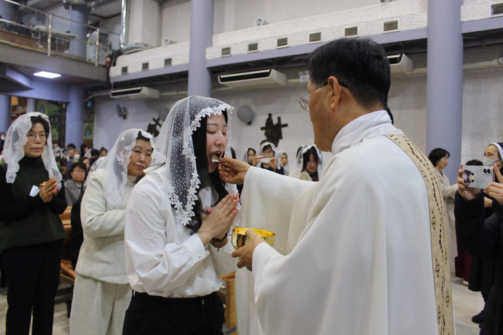 251225 성탄대축일 낮미사_첫영성체 (2).JPG