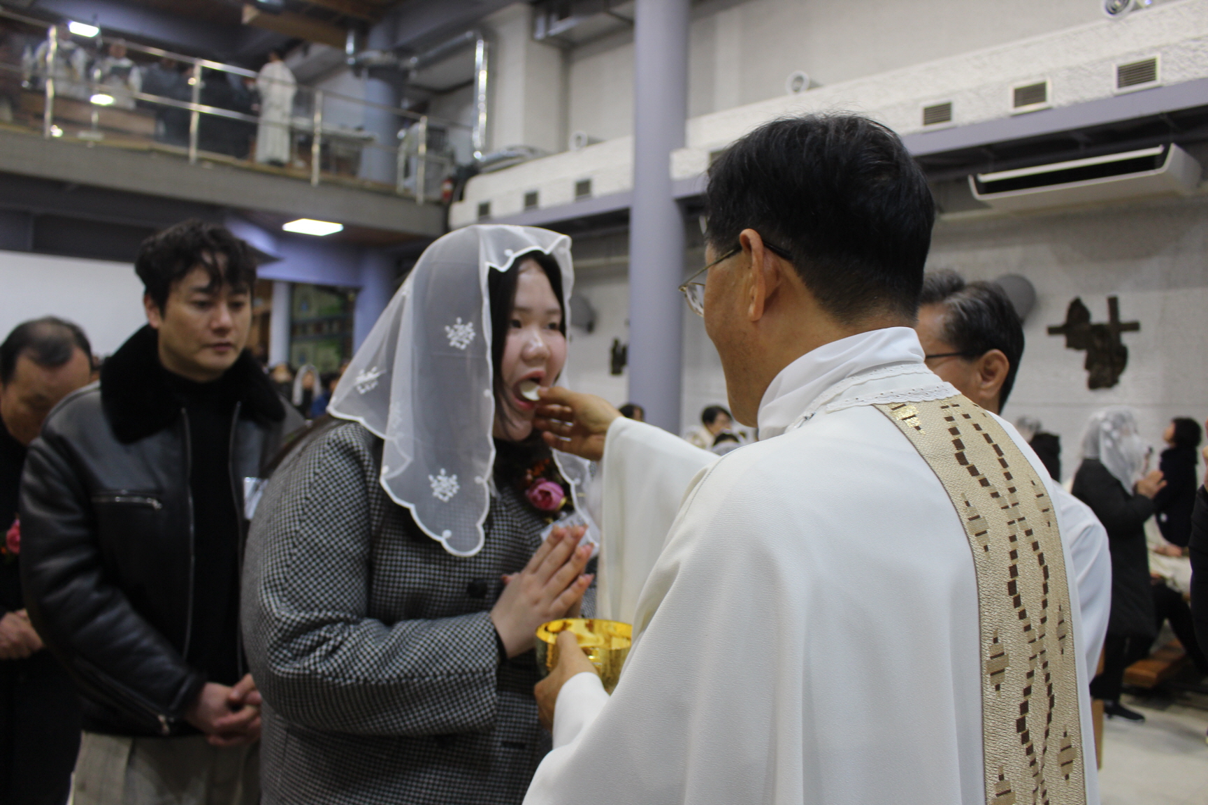 251225 성탄대축일 낮미사_첫영성체 (14).JPG