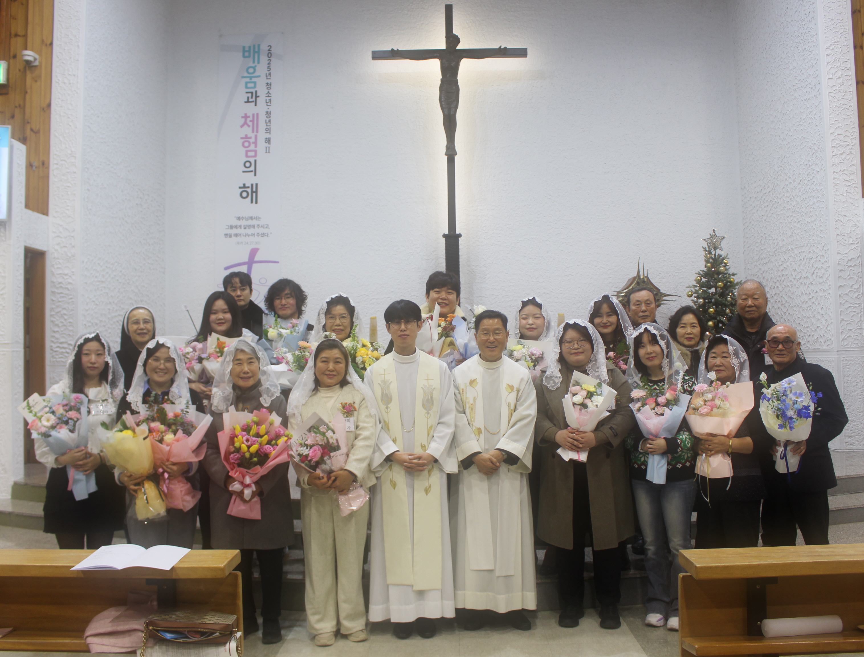[수정]251225 세례식 단체사진 (1).JPG