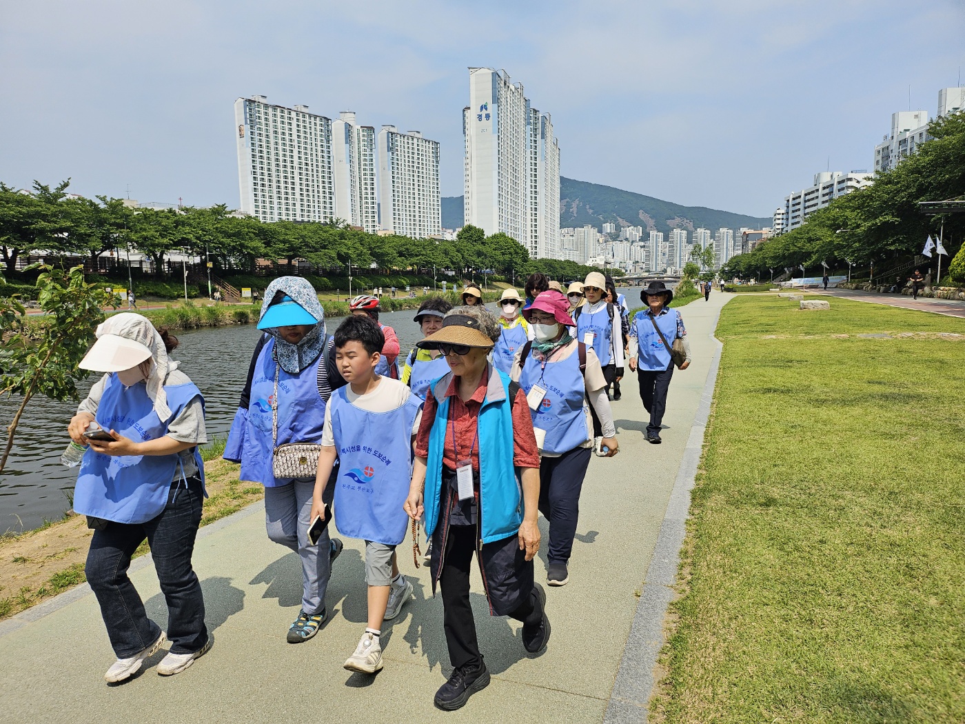 250531 주일학교도보순례 (49).jpg