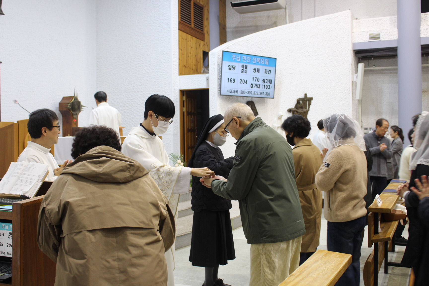 20250417 주님만찬미사 (33).JPG