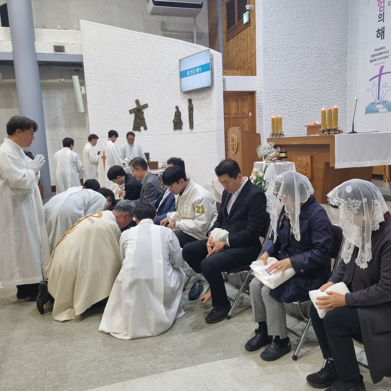 250417 주님만찬미사_폰 (11).jpg