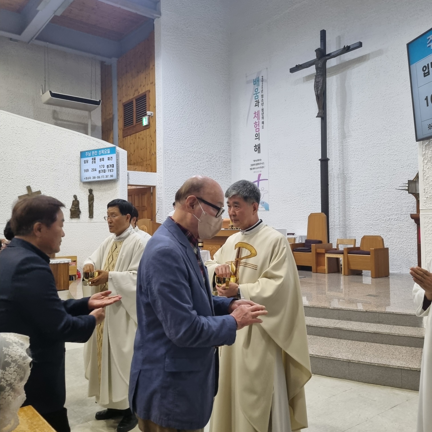 250417 주님만찬미사_폰 (13).jpg