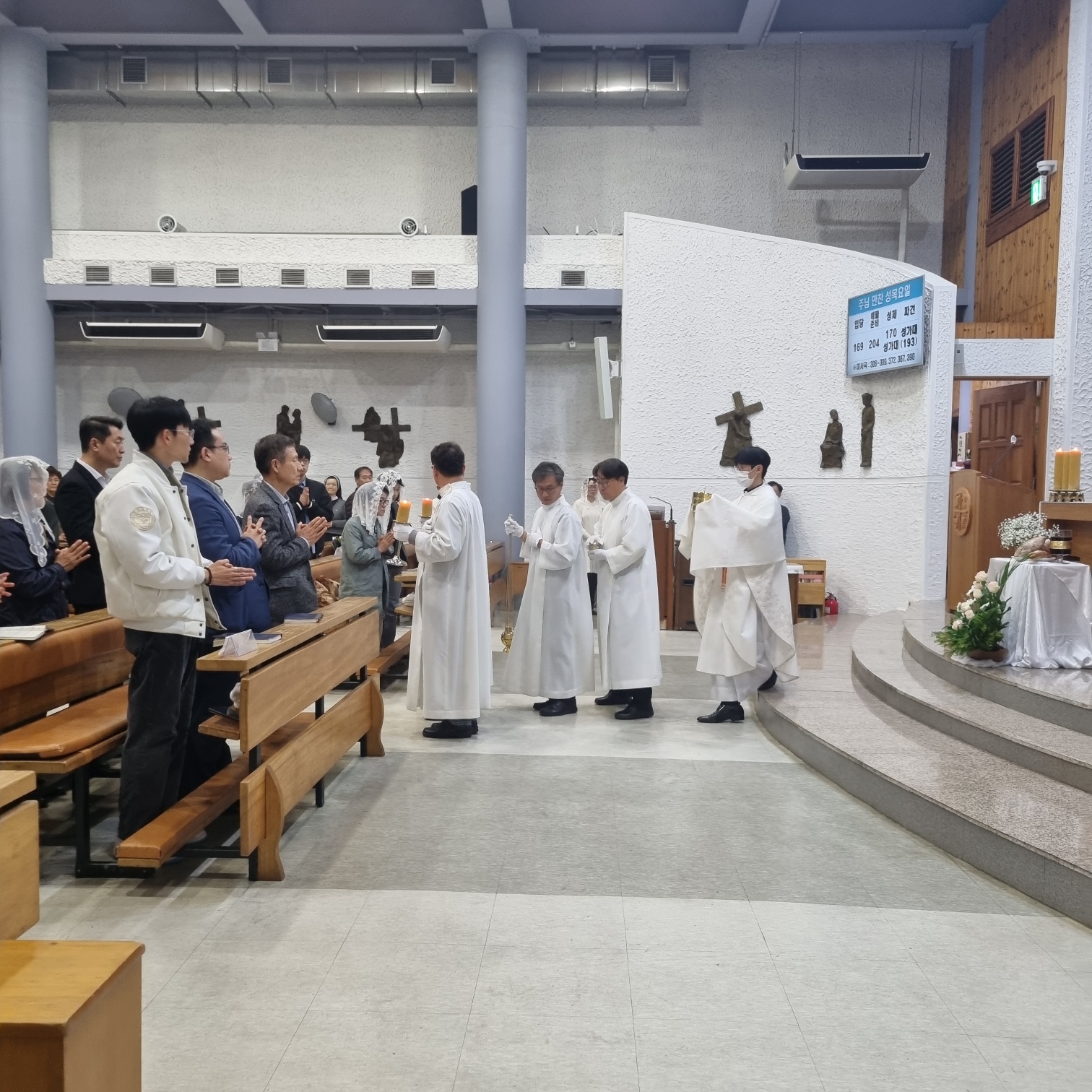 250417 주님만찬미사_폰 (16).jpg